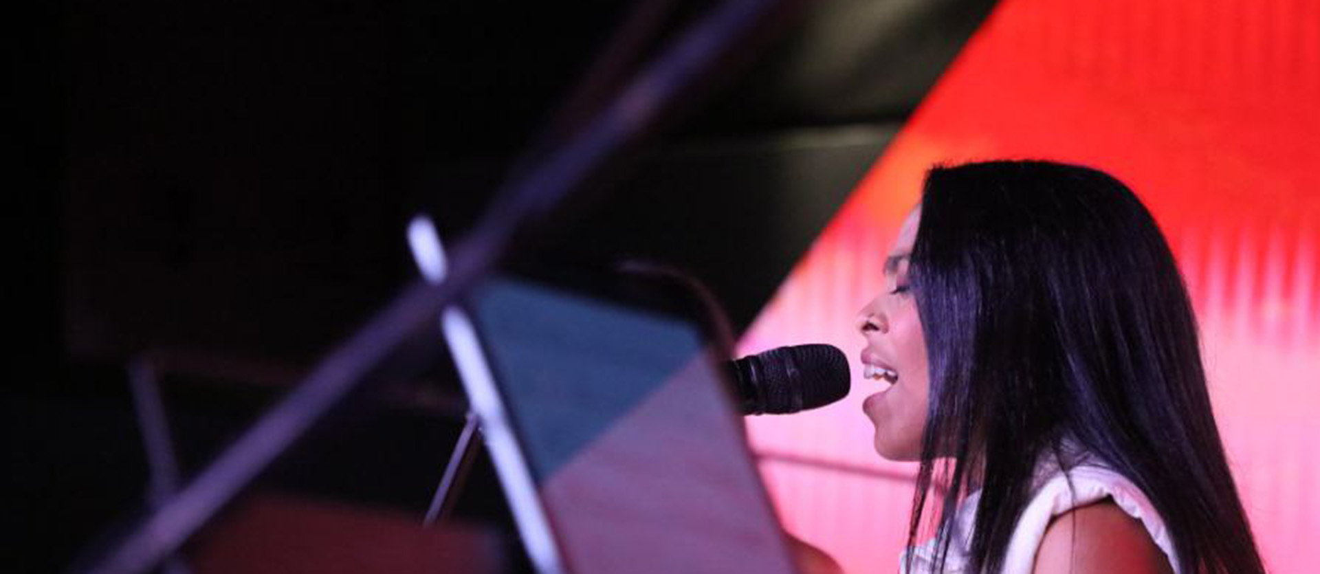 Andrea Morales ante el público